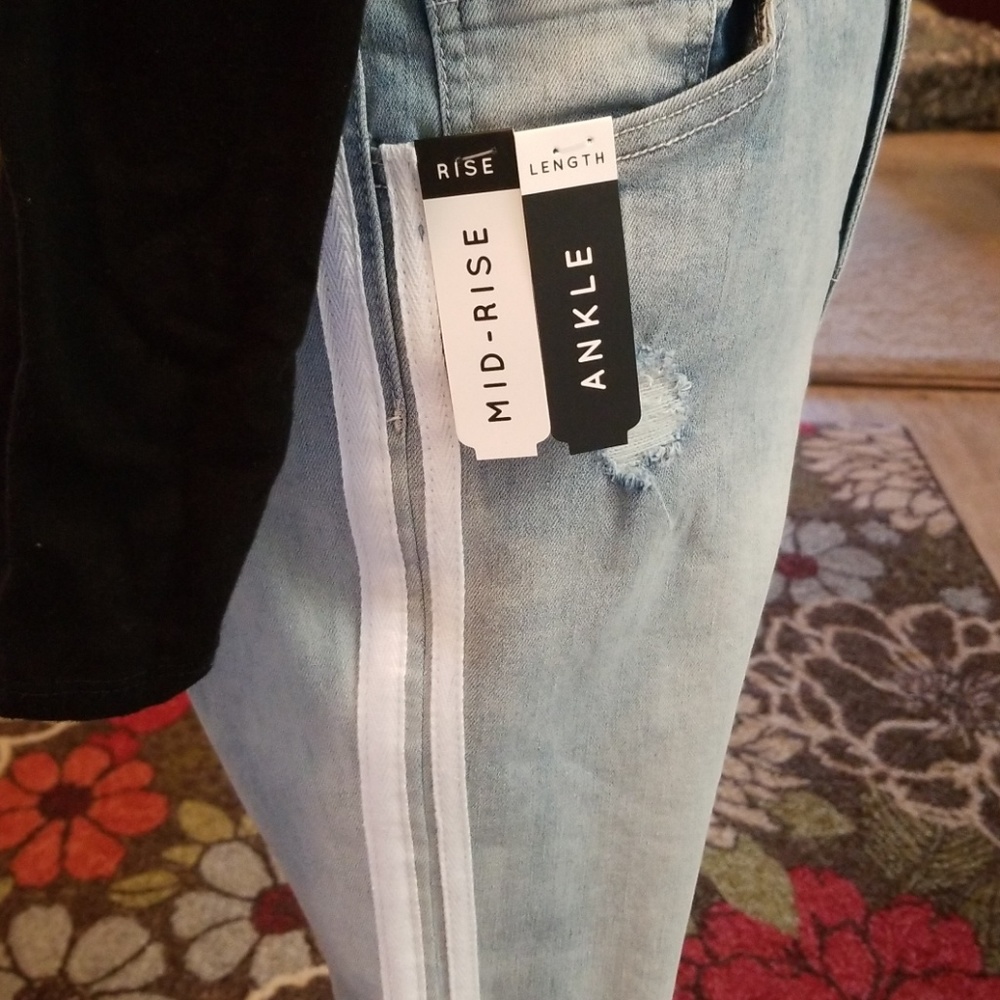 Jeans - Picture 2 of 4
